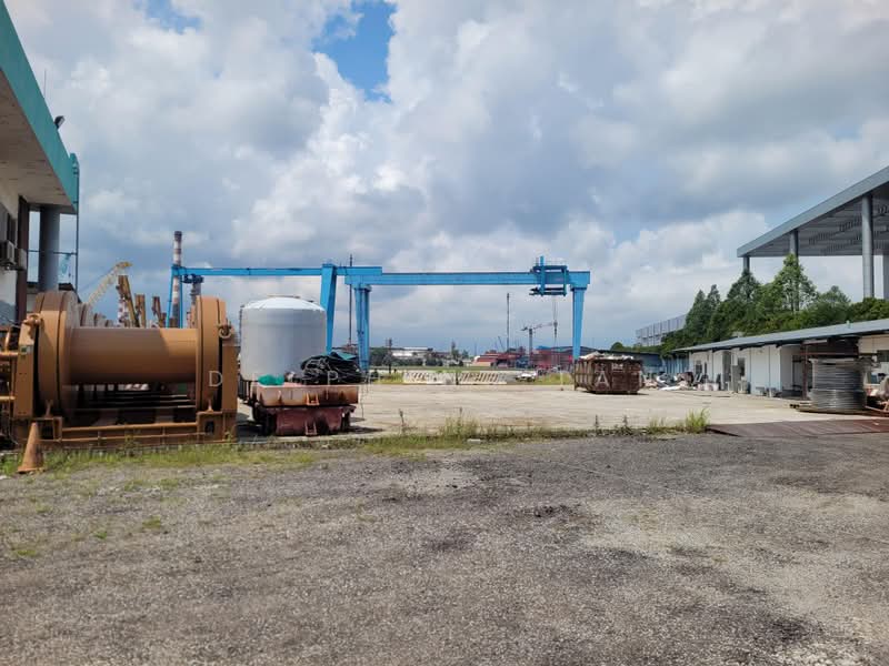 Liang Huat Industrial Complex, 51 Benoi Road, Boon Lay / Jurong / Tuas, 25,000 sqft, Factory / Workshop (B2) For Rent, by Delphine Tan, 500189147 - Exterior - CommercialGuru.com.sg