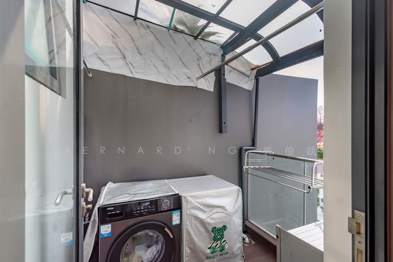 One Robey, 1 Robey Crescent, 3 Bedrooms, 1,206 sqft, Condominium For Sale, by Bernard Ng 黄俊凯, 500189155 - Balcony - PropertyGuru.com.sg
