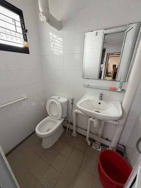 585 Ang Mo Kio Avenue 3, 585 Ang Mo Kio Avenue 3, 2 Bedrooms, 721 sqft, HDB Flat For Rent, by David Hwang, 500189168 - Bathroom - PropertyGuru.com.sg