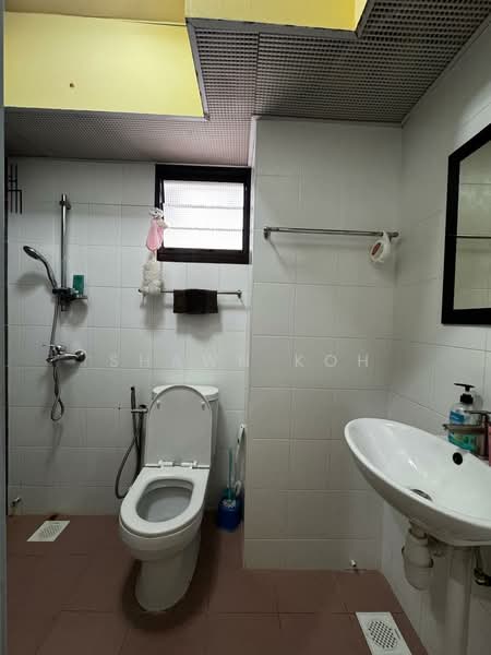 337A Tah Ching Road, 337A Tah Ching Road, 3 Bedrooms, 1,012 sqft, HDB Flat For Sale, by Shawn Koh, 500189172 - Bathroom - PropertyGuru.com.sg