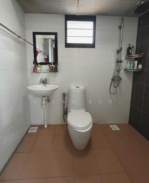 337A Tah Ching Road, 337A Tah Ching Road, 3 Bedrooms, 1,012 sqft, HDB Flat For Sale, by Shawn Koh, 500189172 - Bathroom - PropertyGuru.com.sg