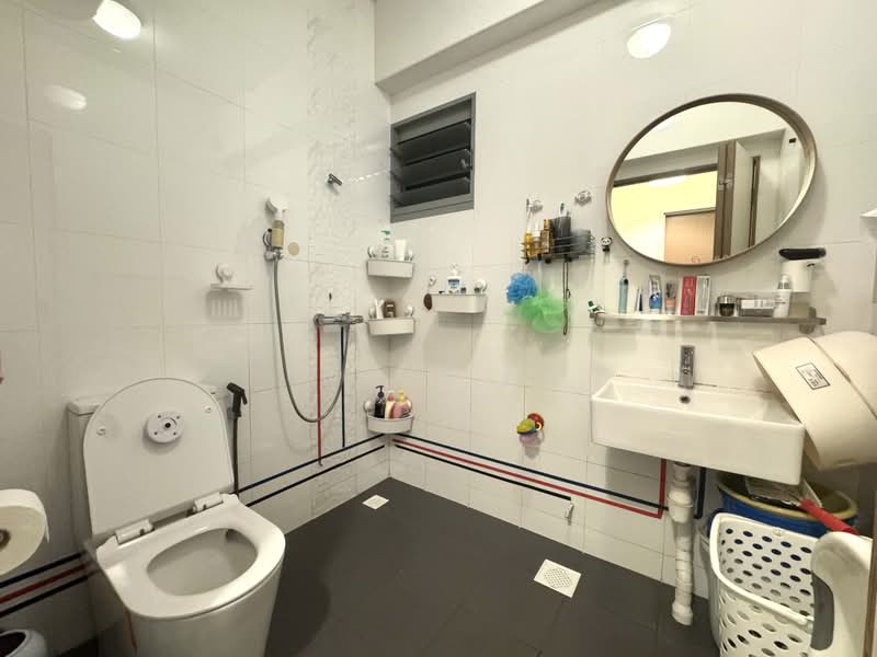 377A Hougang Street 32, 377A Hougang Street 32, 3 Bedrooms, 1,227 sqft, HDB Flat For Sale, by Heidi Ho, 500189173 - Bathroom - PropertyGuru.com.sg