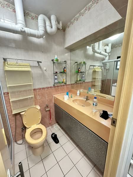 686B Jurong West Central 1, 686B Jurong West Central 1, 3 Bedrooms, 1,195 sqft, HDB Flat For Sale, by Edwin Lim YH, 500189177 - Bathroom - PropertyGuru.com.sg