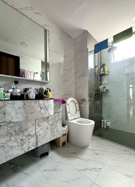 Windermere, 20 Choa Chu Kang Street 64, 3 Bedrooms, 1,431 sqft, Condominium For Sale, by Derek Tay, 500189181 - Master ensuite bathroom - PropertyGuru.com.sg