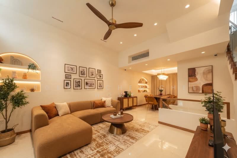 Cluster House in Sunrise Terrace, Sunrise Terrace, 5 Bedrooms, 3,165 sqft, Cluster House For Sale, by Robbie Chen Chee Howe, 500189184 - Living Room - PropertyGuru.com.sg