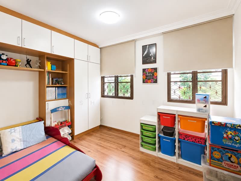 2-Storey Corner Semi-D with Detached Potential, Jln Sayang | Jln Selamat | Jln Senang | Jln Lapang | Jln Krian, 6 Bedrooms, 2,800 sqft, Semi-Detached House For Sale, by Ashley Lee, 500189188 - 2nd floor Bedroom 3 - PropertyGuru.com.sg