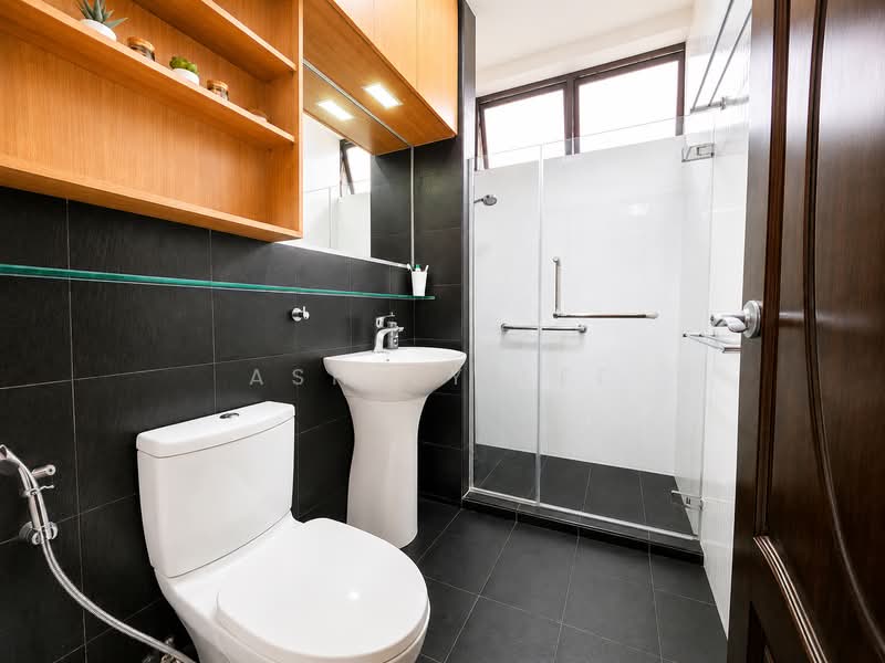 2-Storey Corner Semi-D with Detached Potential, Jln Sayang | Jln Selamat | Jln Senang | Jln Lapang | Jln Krian, 6 Bedrooms, 2,800 sqft, Semi-Detached House For Sale, by Ashley Lee, 500189188 - 2nd Floor Common Bath - PropertyGuru.com.sg