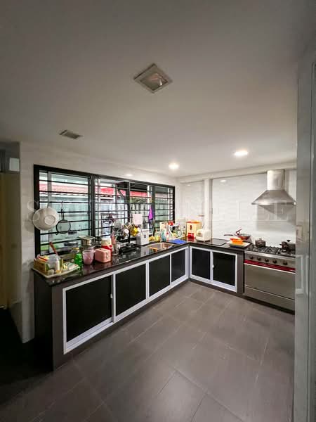 The Springside, Springside Walk, Room Rental, 200 sqft, Terraced House For Rent, by Scott Lee, 500189196 - Kitchen - PropertyGuru.com.sg