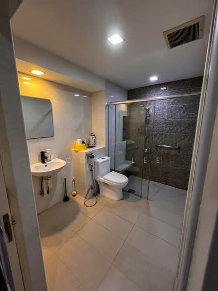 The Springside, Springside Walk, Room Rental, 200 sqft, Terraced House For Rent, by Scott Lee, 500189196 - Bathroom - PropertyGuru.com.sg