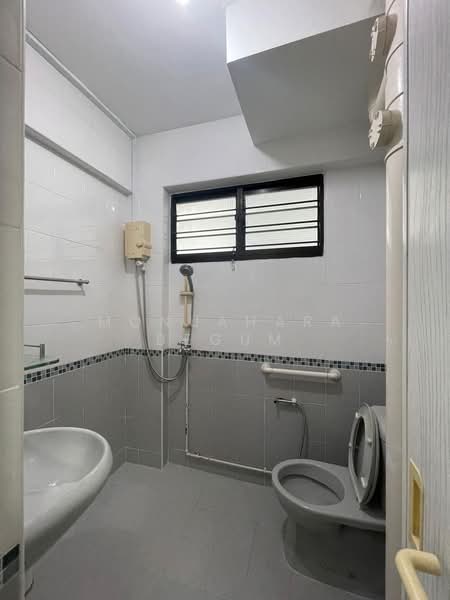 237 Yishun Ring Road, 237 Yishun Ring Road, Room Rental, 100 sqft, HDB Flat For Rent, by Monuahara Begum, 500189201 - Bathroom - PropertyGuru.com.sg