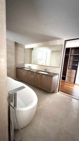 Serangoon garden / 4 Brockhampton Drive, Serangoon Garden, 7 Bedrooms, 7,460 sqft, Semi-Detached House For Sale, by Steven Wen, 500189202 - Bathroom - PropertyGuru.com.sg