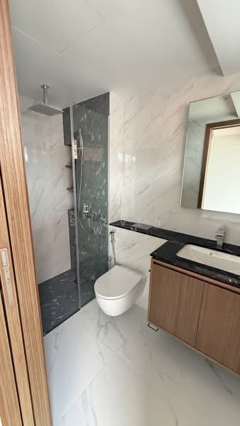 Serangoon garden / 4 Brockhampton Drive, Serangoon Garden, 7 Bedrooms, 7,460 sqft, Semi-Detached House For Sale, by Steven Wen, 500189202 - Bathroom - PropertyGuru.com.sg