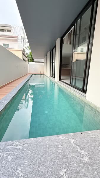 Serangoon garden / 4 Brockhampton Drive, Serangoon Garden, 7 Bedrooms, 7,460 sqft, Semi-Detached House For Sale, by Steven Wen, 500189202 - Exterior - PropertyGuru.com.sg