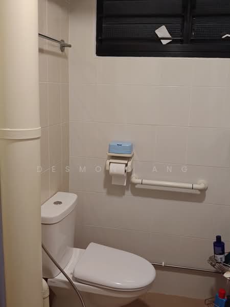 621 Ang Mo Kio Avenue 9, 621 Ang Mo Kio Avenue 9, 2 Bedrooms, 731 sqft, HDB Flat For Rent, by Desmond Ang, 500189216 - Bathroom - PropertyGuru.com.sg
