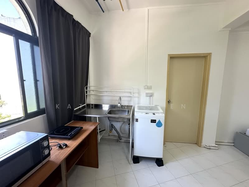 Sims 450 Centre, 450 Sims Avenue, Studio, 300 sqft, Walk-up Apartment For Rent, by Kathy Nguyen, 500189240 - Kitchen - Studio Unit #41 - PropertyGuru.com.sg