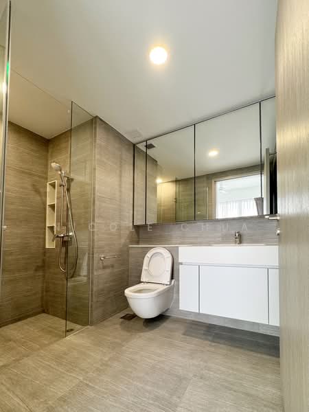 The Garden Residences, 1 Serangoon North View, 2 Bedrooms, 689 sqft, Condominium For Rent, by Nicole Chua, 500189249 - Master Bathroom - PropertyGuru.com.sg