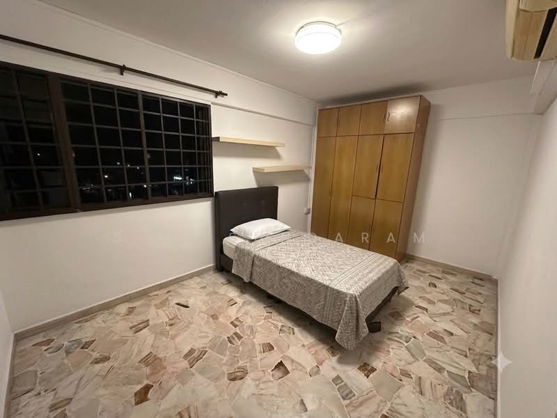 306 Jurong East Street 32, 306 Jurong East Street 32, 3 Bedrooms, 1,012 sqft, HDB Flat For Sale, by S.M. SUNDARAM, 500189260 - Bedroom - PropertyGuru.com.sg