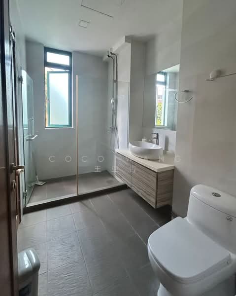 Lakeside Grove, Corporation Rise, Room Rental, 150 sqft, Terraced House For Rent, by Coco Wang 王亚青, 500189261 - Bathroom - PropertyGuru.com.sg