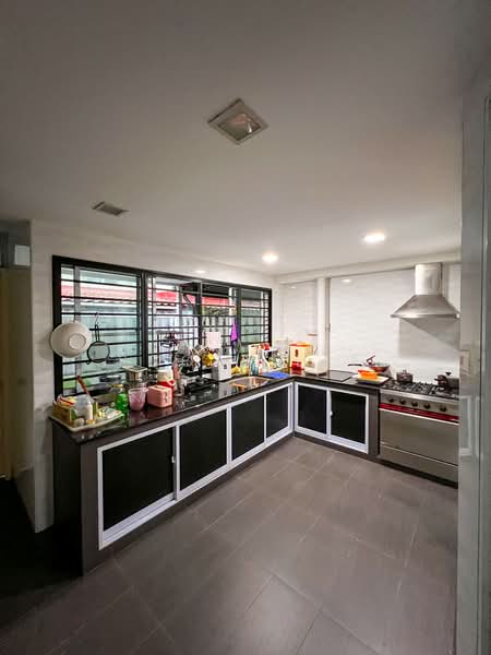 The Springside, Springside Walk, Room Rental, 250 sqft, Terraced House For Rent, by Scott Lee, 500189281 - Kitchen - PropertyGuru.com.sg