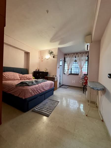 736 Jurong West Street 75, 736 Jurong West Street 75, 3 Bedrooms, 1,431 sqft, HDB Flat For Sale, by Gerald Ho, 500189286 - Master bedroom - PropertyGuru.com.sg
