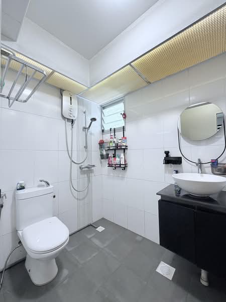 182B Woodlands Street 13, 182B Woodlands Street 13, 3 Bedrooms, 1,001 sqft, HDB Flat For Sale, by Zaki Affandi, 500189289 - Bathroom - PropertyGuru.com.sg
