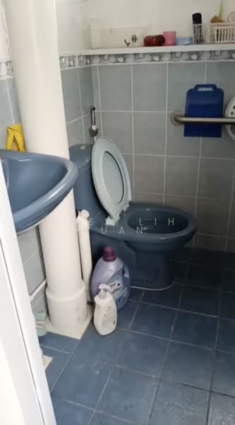 706 Yishun Avenue 5, 706 Yishun Avenue 5, Room Rental, 150 sqft, HDB Flat For Rent, by Chew Lih Yuan, 500189315 - Bathroom - PropertyGuru.com.sg