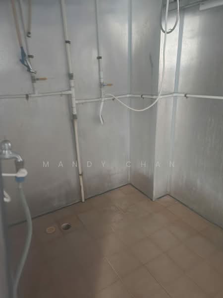 Pioneer Point, 5 Soon Lee Street, 500 sqft, Factory / Workshop (B2) For Rent, by Mandy Chan, 500189318 - Bathroom - CommercialGuru.com.sg