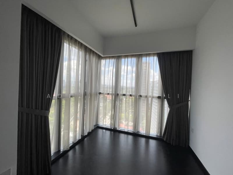 120 Grange, 120 Grange Road, 2 Bedrooms, 570 sqft, Condominium For Sale, by Adeline Lau Li Fang, 500189327 - PropertyGuru.com.sg