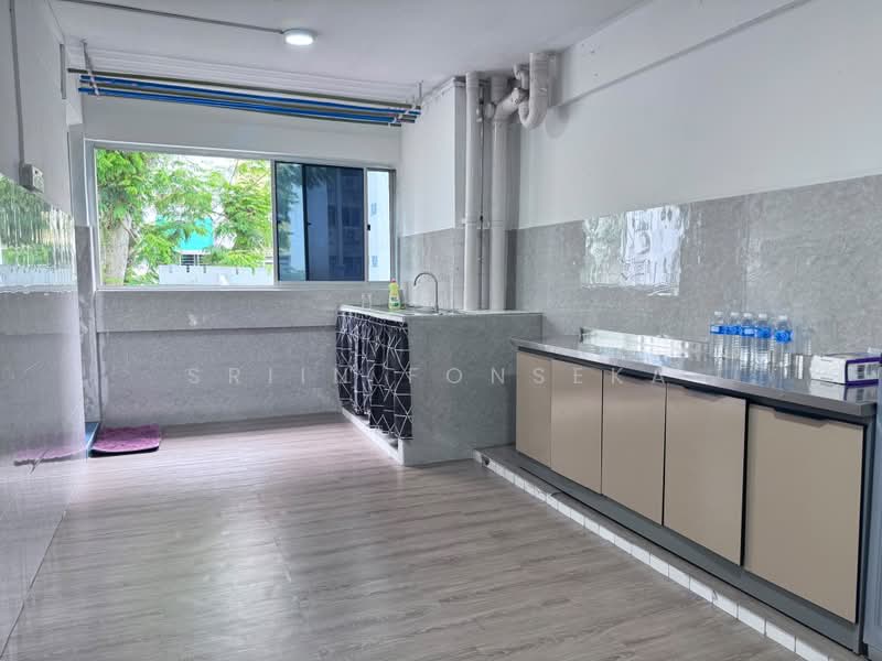 712 Yishun Avenue 5, 712 Yishun Avenue 5, Room Rental, 280 sqft, HDB Flat For Rent, by Sriin Fonseka, 500189331 - Kitchen - PropertyGuru.com.sg