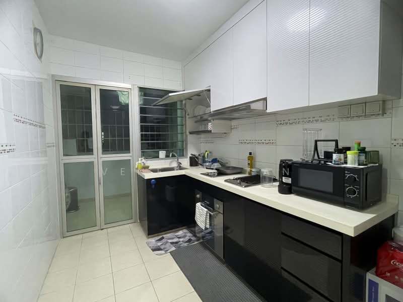 211C Compassvale Lane, 211C Compassvale Lane, 3 Bedrooms, 1,001 sqft, HDB Flat For Rent, by Venessa Tan, 500189337 - Kitchen - PropertyGuru.com.sg