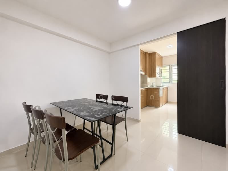 810 Tampines Avenue 4, 810 Tampines Avenue 4, 2 Bedrooms, 721 sqft, HDB Flat For Sale, by Aaron Teo, 500189341 - Dining Room - PropertyGuru.com.sg