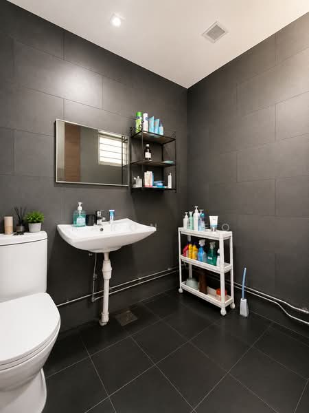 810 Tampines Avenue 4, 810 Tampines Avenue 4, 2 Bedrooms, 721 sqft, HDB Flat For Sale, by Aaron Teo, 500189341 - Bathroom - PropertyGuru.com.sg