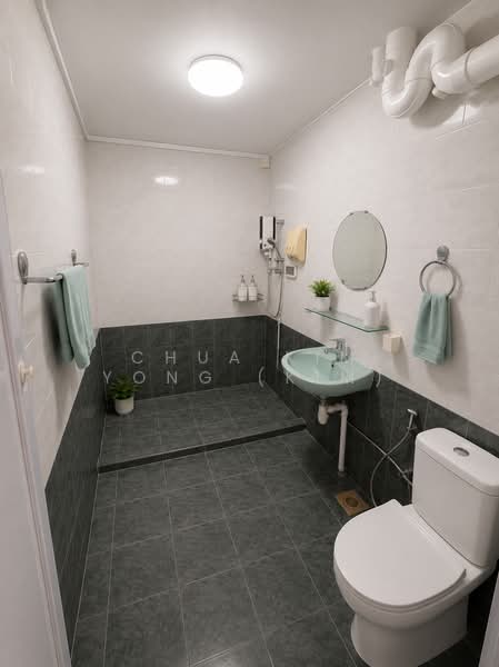611 Elias Road, 611 Elias Road, 3 Bedrooms, 1,378 sqft, HDB Flat For Sale, by Chua Kim Yong (Kim), 500189349 - Common Bathroom - PropertyGuru.com.sg
