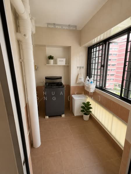 611 Elias Road, 611 Elias Road, 3 Bedrooms, 1,378 sqft, HDB Flat For Sale, by Chua Kim Yong (Kim), 500189349 - Service yard - PropertyGuru.com.sg