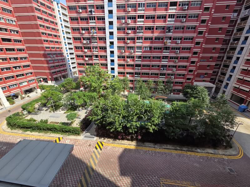 611 Elias Road, 611 Elias Road, 3 Bedrooms, 1,378 sqft, HDB Flat For Sale, by Chua Kim Yong (Kim), 500189349 - Exercise corner view from kitchen & yard - PropertyGuru.com.sg