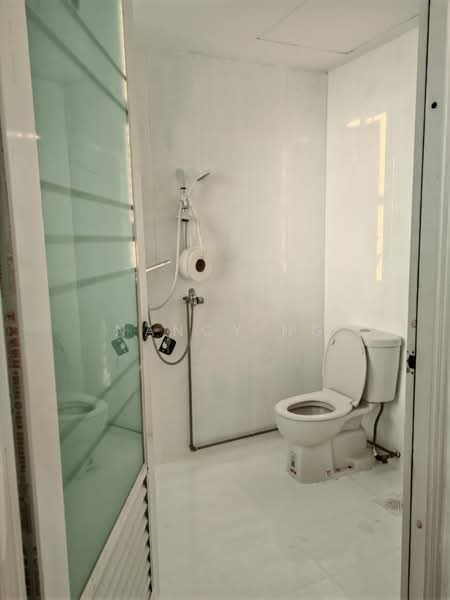 Woodlands 11, 11 Woodlands Close, Admiralty / Woodlands, 217 sqft, Light Industrial (B1) For Rent, by Nancy Ng, 500189369 - Bathroom - CommercialGuru.com.sg