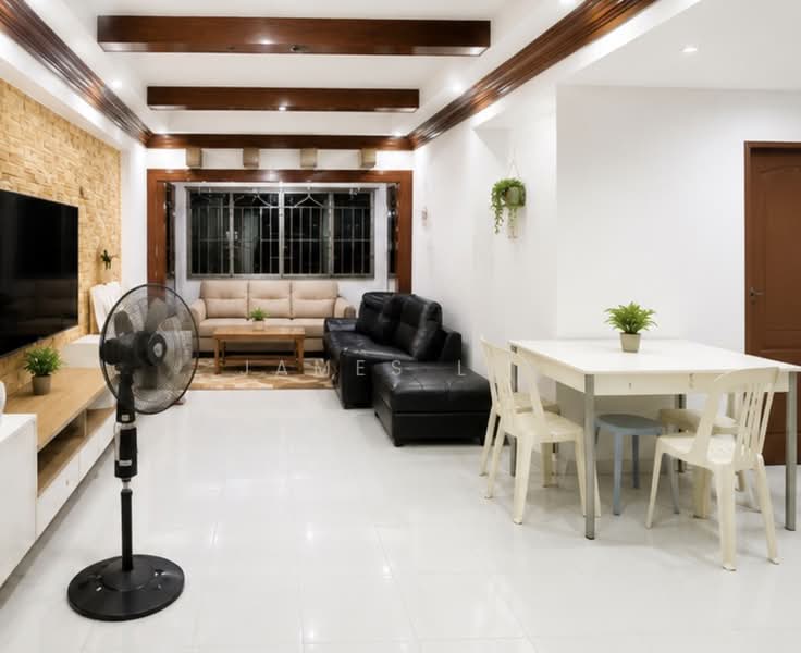 370 Woodlands Avenue 1, 370 Woodlands Avenue 1, 4 Bedrooms, 1,323 sqft, HDB Flat For Sale, by James Lee, 500189370 - Living Room - PropertyGuru.com.sg