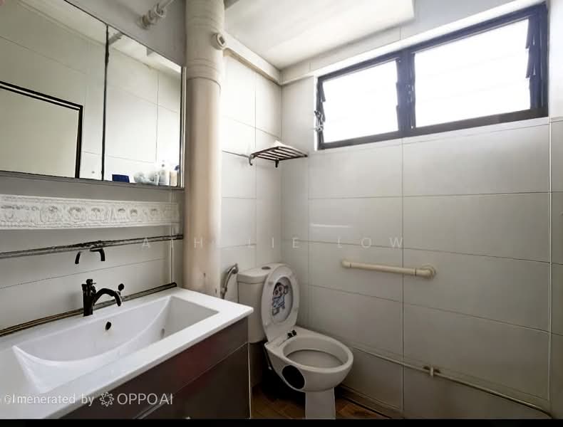 138 Bukit Batok West Avenue 6, 138 Bukit Batok West Avenue 6, 3 Bedrooms, 1,001 sqft, HDB Flat For Sale, by Athalie Low, 500189371 - Bathroom - PropertyGuru.com.sg