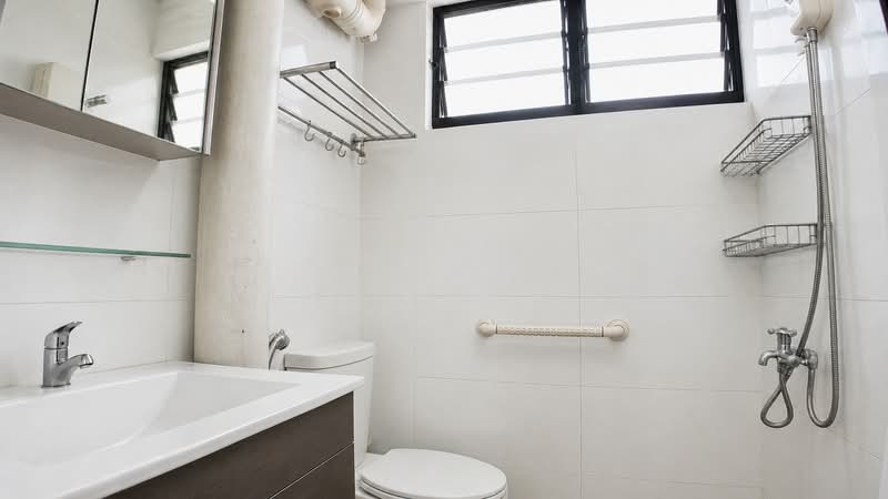 138 Bukit Batok West Avenue 6, 138 Bukit Batok West Avenue 6, 3 Bedrooms, 1,001 sqft, HDB Flat For Sale, by Athalie Low, 500189371 - Bathroom - PropertyGuru.com.sg
