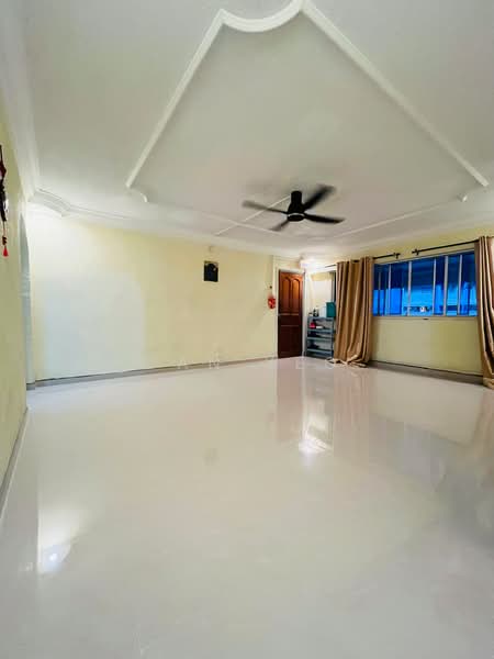 718 Bedok Reservoir Road, 718 Bedok Reservoir Road, 3 Bedrooms, 1,119 sqft, HDB Flat For Sale, by Dan Yeo, 500189376 - Living Room - PropertyGuru.com.sg