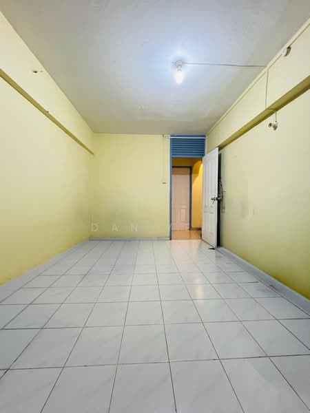 718 Bedok Reservoir Road, 718 Bedok Reservoir Road, 3 Bedrooms, 1,119 sqft, HDB Flat For Sale, by Dan Yeo, 500189376 - Common room - PropertyGuru.com.sg
