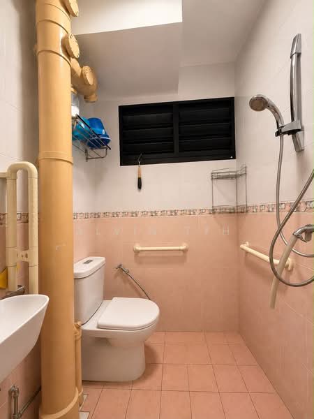 703 Yishun Avenue 5, 703 Yishun Avenue 5, Room Rental, 100 sqft, HDB Flat For Rent, by Alvin Tyh, 500189392 - Bathroom - PropertyGuru.com.sg