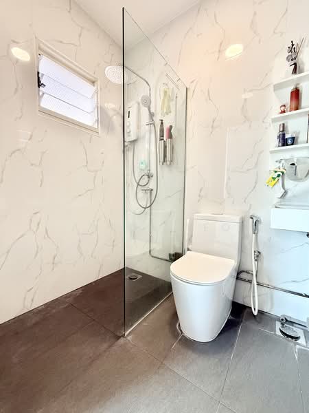 126A Edgedale Plains, 126A Edgedale Plains, 3 Bedrooms, 979 sqft, HDB Flat For Sale, by Aaron Teo, 500189412 - Bathroom - PropertyGuru.com.sg