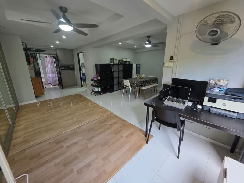 621 Woodlands Drive 52, 621 Woodlands Drive 52, 4 Bedrooms, 1,313 sqft, HDB Flat For Sale, by Rozi Faith Naser, 500189415 - Living Room - PropertyGuru.com.sg