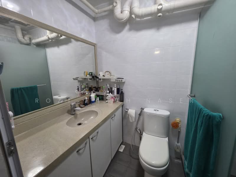 621 Woodlands Drive 52, 621 Woodlands Drive 52, 4 Bedrooms, 1,313 sqft, HDB Flat For Sale, by Rozi Faith Naser, 500189415 - Bathroom - PropertyGuru.com.sg