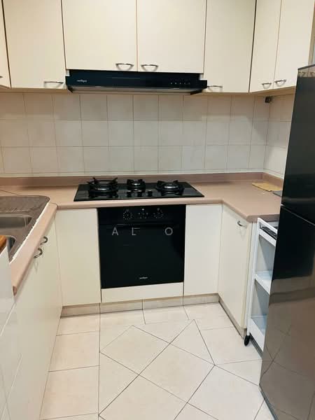 Burlington Square, 175 Bencoolen Street, 1 Bedroom, 667 sqft, Apartment For Rent, by Kal Ong, 500189418 - Kitchen - PropertyGuru.com.sg