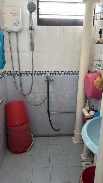 225 Lorong 8 Toa Payoh, 225 Lorong 8 Toa Payoh, Room Rental, 130 sqft, HDB Flat For Rent, by Stella Kuek, 500189427 - Bathroom - PropertyGuru.com.sg