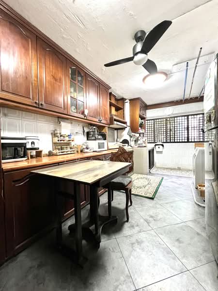 218 Ang Mo Kio Avenue 1, 218 Ang Mo Kio Avenue 1, 2 Bedrooms, 883 sqft, HDB Flat For Sale, by Ivan Ng, 500189435 - Kitchen - PropertyGuru.com.sg