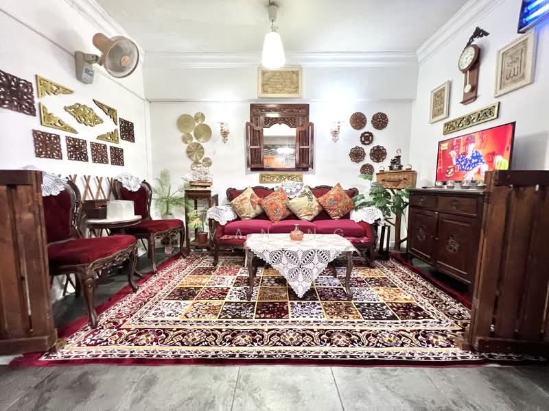 218 Ang Mo Kio Avenue 1, 218 Ang Mo Kio Avenue 1, 2 Bedrooms, 883 sqft, HDB Flat For Sale, by Ivan Ng, 500189435 - Living Room - PropertyGuru.com.sg