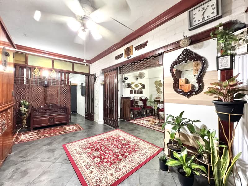 218 Ang Mo Kio Avenue 1, 218 Ang Mo Kio Avenue 1, 2 Bedrooms, 883 sqft, HDB Flat For Sale, by Ivan Ng, 500189435 - Living Room - PropertyGuru.com.sg